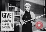 Immagine di American Cancer Society United States USA, 1955, secondo 30 filmato di repertorio 65675033813