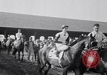 Immagine di Corsa di cavalli Jamaica New York USA, 1955, secondo 12 filmato di repertorio 65675033819