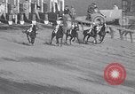 Immagine di Corsa di cavalli Jamaica New York USA, 1955, secondo 27 filmato di repertorio 65675033819