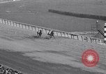 Immagine di Corsa di cavalli Jamaica New York USA, 1955, secondo 59 filmato di repertorio 65675033819