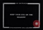Standbild shadow Bombardierung Texas United States USA, 1925, aus Sekunde 25 historischem Filmmaterial Videoclip 65675033827