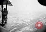 Standbild Fallschirm springen Baltimore Maryland USA, 1925, aus Sekunde 50 historischem Filmmaterial Videoclip 65675033831