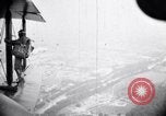 Standbild Fallschirm springen Baltimore Maryland USA, 1925, aus Sekunde 54 historischem Filmmaterial Videoclip 65675033831