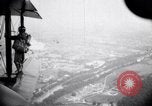 Standbild Fallschirm springen Baltimore Maryland USA, 1925, aus Sekunde 55 historischem Filmmaterial Videoclip 65675033831