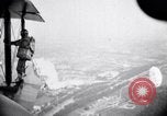 Standbild Fallschirm springen Baltimore Maryland USA, 1925, aus Sekunde 60 historischem Filmmaterial Videoclip 65675033831