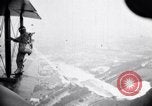 Standbild Fallschirm springen Baltimore Maryland USA, 1925, aus Sekunde 62 historischem Filmmaterial Videoclip 65675033831