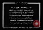 Immagine di Stati Uniti Esercito il sergente Paracaduti a Mitchel Field Garden City New York United States USA, 1925, secondo 9 filmato di repertorio 65675033832