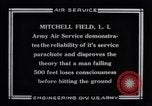 Immagine di Stati Uniti Esercito il sergente Paracaduti a Mitchel Field Garden City New York United States USA, 1925, secondo 16 filmato di repertorio 65675033832