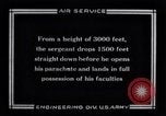 Immagine di Stati Uniti Esercito il sergente Paracaduti a Mitchel Field Garden City New York United States USA, 1925, secondo 47 filmato di repertorio 65675033832