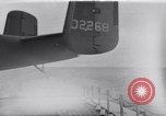 Immagine di Doolittle Raid equipaggi sulla USS Hornet Giappone, 1942, secondo 1 filmato di repertorio 65675033835
