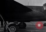 Immagine di Doolittle Raid equipaggi sulla USS Hornet Giappone, 1942, secondo 4 filmato di repertorio 65675033835