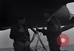 Immagine di Doolittle Raid equipaggi sulla USS Hornet Giappone, 1942, secondo 10 filmato di repertorio 65675033835