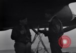 Immagine di Doolittle Raid equipaggi sulla USS Hornet Giappone, 1942, secondo 11 filmato di repertorio 65675033835