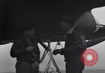 Immagine di Doolittle Raid equipaggi sulla USS Hornet Giappone, 1942, secondo 13 filmato di repertorio 65675033835