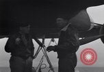 Immagine di Doolittle Raid equipaggi sulla USS Hornet Giappone, 1942, secondo 14 filmato di repertorio 65675033835