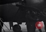 Immagine di Doolittle Raid equipaggi sulla USS Hornet Giappone, 1942, secondo 16 filmato di repertorio 65675033835