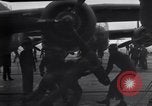 Immagine di Doolittle Raid equipaggi sulla USS Hornet Giappone, 1942, secondo 17 filmato di repertorio 65675033835