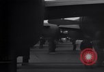 Immagine di Doolittle Raid equipaggi sulla USS Hornet Giappone, 1942, secondo 25 filmato di repertorio 65675033835