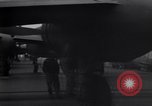 Immagine di Doolittle Raid equipaggi sulla USS Hornet Giappone, 1942, secondo 26 filmato di repertorio 65675033835