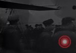 Immagine di Doolittle Raid equipaggi sulla USS Hornet Giappone, 1942, secondo 28 filmato di repertorio 65675033835