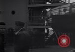 Immagine di Doolittle Raid equipaggi sulla USS Hornet Giappone, 1942, secondo 29 filmato di repertorio 65675033835