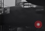 Immagine di Doolittle Raid equipaggi sulla USS Hornet Giappone, 1942, secondo 30 filmato di repertorio 65675033835