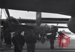 Immagine di Doolittle Raid equipaggi sulla USS Hornet Giappone, 1942, secondo 39 filmato di repertorio 65675033835