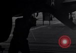 Immagine di Doolittle Raid equipaggi sulla USS Hornet Giappone, 1942, secondo 42 filmato di repertorio 65675033835