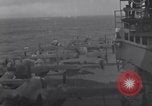 Immagine di Doolittle Raid equipaggi sulla USS Hornet Giappone, 1942, secondo 50 filmato di repertorio 65675033835