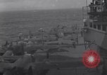 Immagine di Doolittle Raid equipaggi sulla USS Hornet Giappone, 1942, secondo 52 filmato di repertorio 65675033835