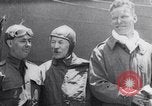 Standbild Lt Hegenberger und Lt Maitland beginnen am längsten Flug über Wasser Oakland California United States USA, 1927, aus Sekunde 7 historischem Filmmaterial Videoclip 65675033861