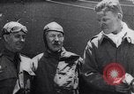 Standbild Lt Hegenberger und Lt Maitland beginnen am längsten Flug über Wasser Oakland California United States USA, 1927, aus Sekunde 9 historischem Filmmaterial Videoclip 65675033861