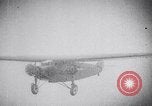 Standbild Lt Hegenberger und Lt Maitland beginnen am längsten Flug über Wasser Oakland California United States USA, 1927, aus Sekunde 35 historischem Filmmaterial Videoclip 65675033861