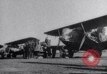 Immagine di Curtiss B-2 bombardieri drop per alimentare snowbound Navajo Native American Indi Arizona United States USA, 1932, secondo 6 filmato di repertorio 65675033863