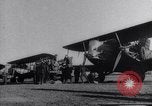 Immagine di Curtiss B-2 bombardieri drop per alimentare snowbound Navajo Native American Indi Arizona United States USA, 1932, secondo 7 filmato di repertorio 65675033863