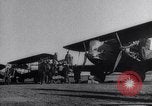 Immagine di Curtiss B-2 bombardieri drop per alimentare snowbound Navajo Native American Indi Arizona United States USA, 1932, secondo 9 filmato di repertorio 65675033863