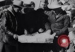 Immagine di Curtiss B-2 bombardieri drop per alimentare snowbound Navajo Native American Indi Arizona United States USA, 1932, secondo 19 filmato di repertorio 65675033863