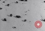 Immagine di Curtiss B-2 bombardieri drop per alimentare snowbound Navajo Native American Indi Arizona United States USA, 1932, secondo 28 filmato di repertorio 65675033863