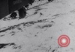 Immagine di Curtiss B-2 bombardieri drop per alimentare snowbound Navajo Native American Indi Arizona United States USA, 1932, secondo 30 filmato di repertorio 65675033863