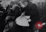 Immagine di Curtiss B-2 bombardieri drop per alimentare snowbound Navajo Native American Indi Arizona United States USA, 1932, secondo 38 filmato di repertorio 65675033863