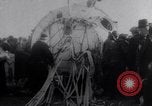 Standbild Einführung des high altitude wissenschaftlichen Ballons EXPLORER II Dakota United States USA, 1935, aus Sekunde 44 historischem Filmmaterial Videoclip 65675033867