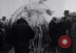 Standbild Einführung des high altitude wissenschaftlichen Ballons EXPLORER II Dakota United States USA, 1935, aus Sekunde 48 historischem Filmmaterial Videoclip 65675033867