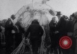 Standbild Einführung des high altitude wissenschaftlichen Ballons EXPLORER II Dakota United States USA, 1935, aus Sekunde 49 historischem Filmmaterial Videoclip 65675033867