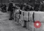 Standbild XB-15 trägt die medizinische Versorgung Hilfe für Erdbebenopfer Chile, 1939, aus Sekunde 25 historischem Filmmaterial Videoclip 65675033869