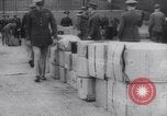 Standbild XB-15 trägt die medizinische Versorgung Hilfe für Erdbebenopfer Chile, 1939, aus Sekunde 27 historischem Filmmaterial Videoclip 65675033869