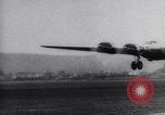 Standbild XB-15 trägt die medizinische Versorgung Hilfe für Erdbebenopfer Chile, 1939, aus Sekunde 45 historischem Filmmaterial Videoclip 65675033869
