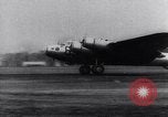 Standbild XB-15 trägt die medizinische Versorgung Hilfe für Erdbebenopfer Chile, 1939, aus Sekunde 58 historischem Filmmaterial Videoclip 65675033869