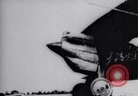 Standbild Pilot demonstriert Flugfiguren in Douglas A-2C United States USA, 1926, aus Sekunde 25 historischem Filmmaterial Videoclip 65675033870