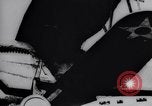 Standbild Pilot demonstriert Flugfiguren in Douglas A-2C United States USA, 1926, aus Sekunde 41 historischem Filmmaterial Videoclip 65675033870