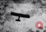 Standbild US Army Air Service zeigt mit hoher Geschwindigkeit und niedriger Ebene Bombardierung United States USA, 1926, aus Sekunde 17 historischem Filmmaterial Videoclip 65675033871